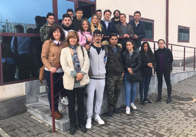 Los alumnos de los programas mixtos de empleo y formación del SEF visitan empresas locales
