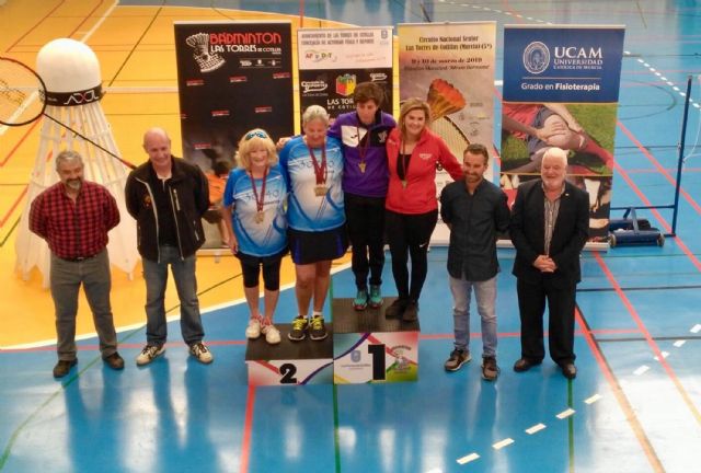 Los torreños triunfan en casa y suman un primero y tres terceros puestos en el circuito nacional senior de bádminton