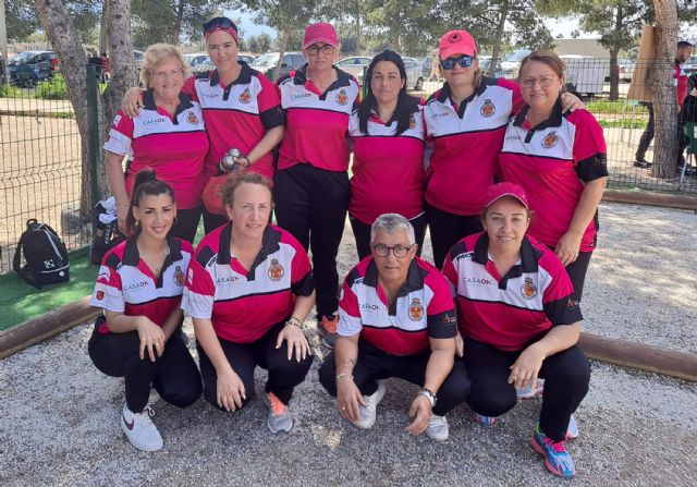 Las féminas del club Petanca La Salceda, campeonas de la liga regional