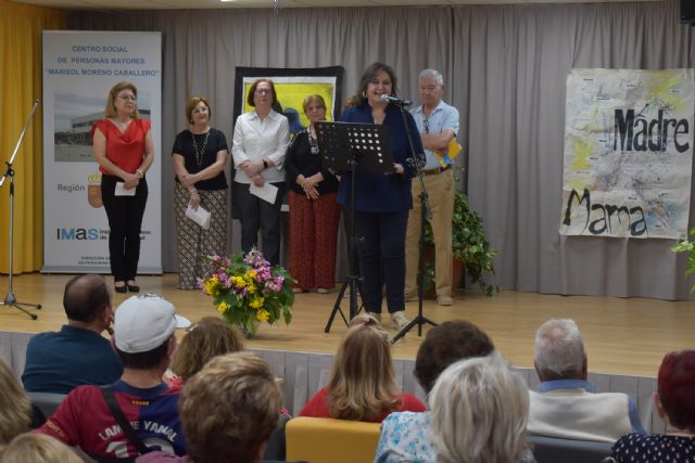 Los mayores torre&ntilde;os disfrutan de la II Gala Homenaje a la Madre