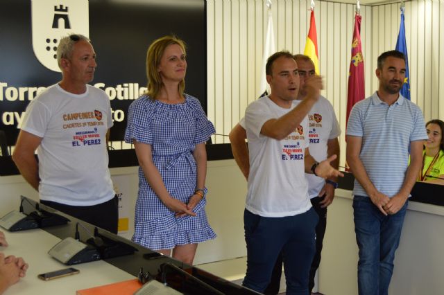 Los cadetes del Atlético Torreño, recibidos en el Ayuntamiento por su ascenso a Primera