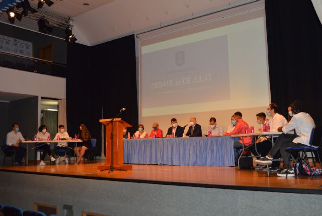 Gran asistencia a la sesión abierta al público del taller municipal de debate