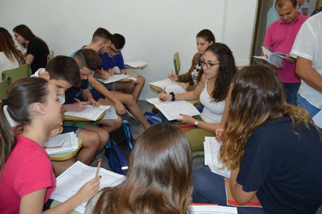 Los alumnos del IES 'Salvador Sandoval' aprenden a montar un negocio online