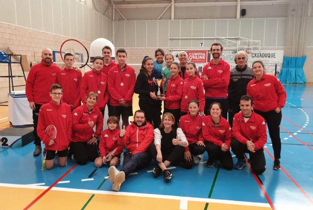 El club 'Bádminton Las Torres', subcampeón regional junior de clubes