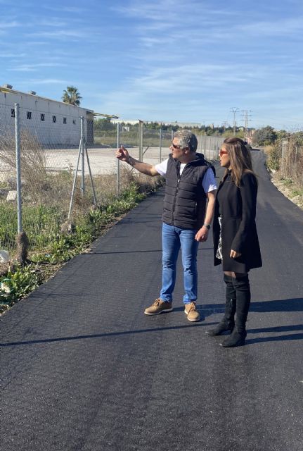Comienzan las obras para reforzar el firme del camino de La Rafa