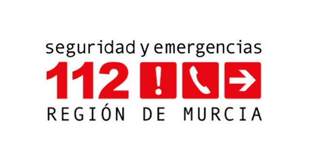 Sanitarios atendieron anoche a dos personas afectadas por el humo en el incendio ocurrido en su vivienda