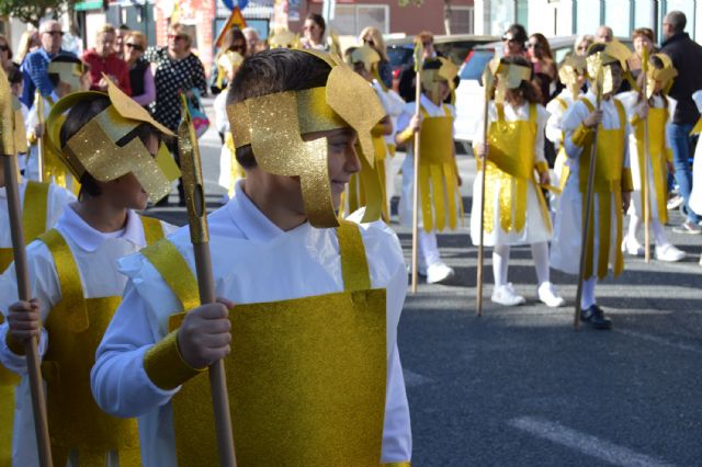 Los alumnos del colegio Divino Maestro no fallan a su cita con la procesión de Los Pasitos