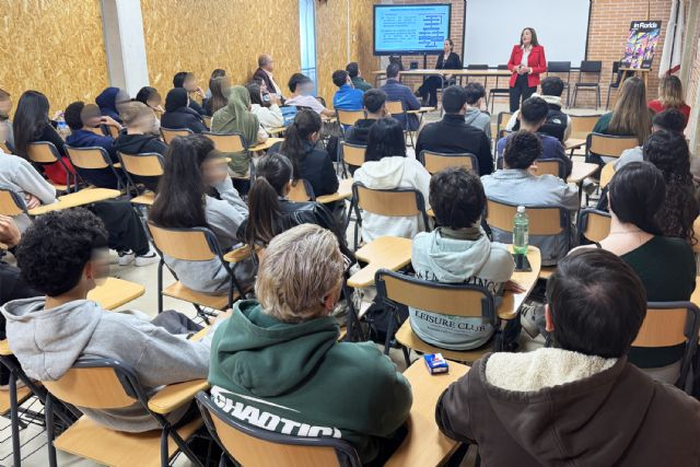 Los escolares del IES La Florida se informan sobre sus derechos como consumidores