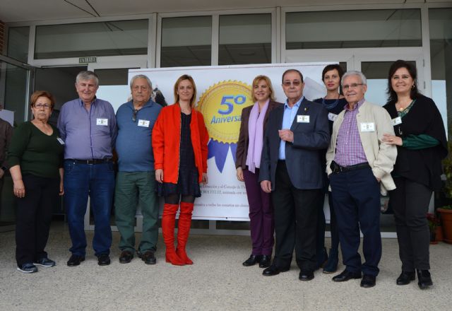 El Centro de Personas Mayores celebra con la consejera Violante Tomás el quinto aniversario de sus instalaciones