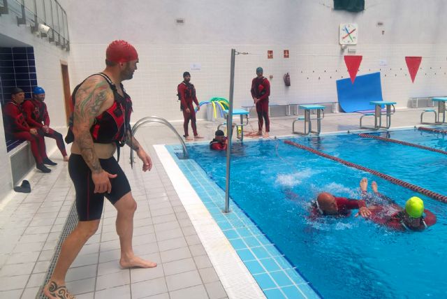 Los bomberos murcianos se forman en salvamento acuático en Las Torres de Cotillas