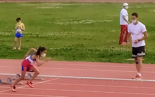 La atleta torreña Carmen Martínez, bronce en categoría sub-10 de Los Mayos de Alhama