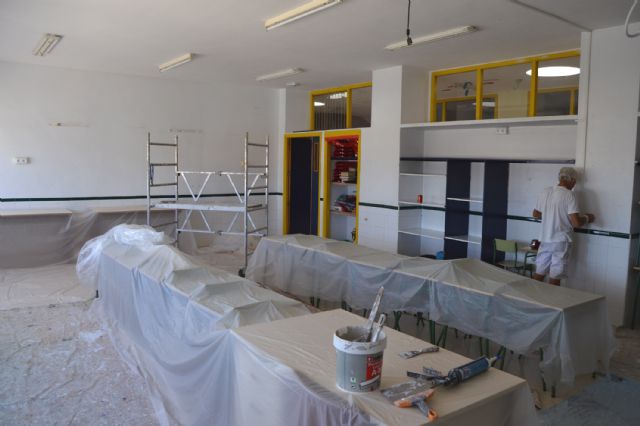 El Ayuntamiento torreño realiza trabajos de mejora en diversos colegios