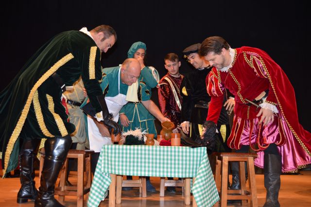 ‘El Eunuco’ de ‘Taules Teatro’ (Pinoso) gana el ‘VI Certamen Nacional de Teatro Amateur Juan Baño’