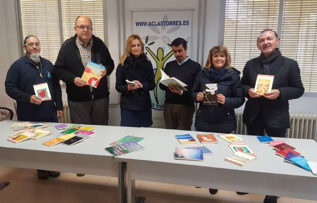 Nuevas donaciones literarias de la 'Fundación Carmen Montero' a las asociaciones de Las Torres de Cotillas