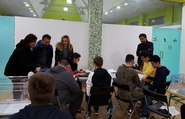 Los escolares torreños eligen cine, zonas de wifi gratuito, una fiesta de la espuma y dos festivales con los presupuestos participativos