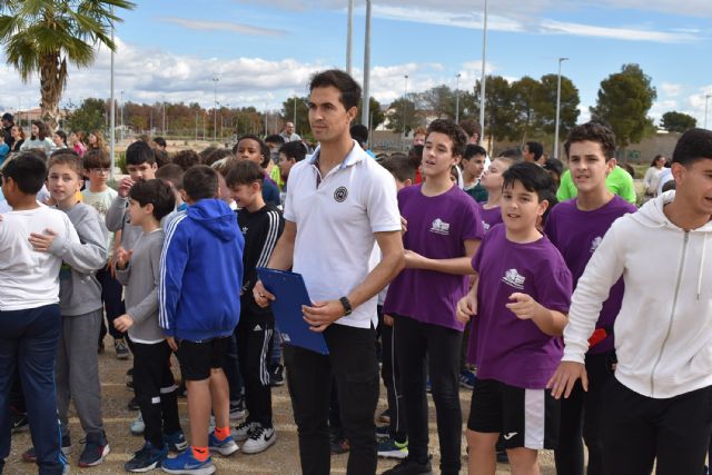 El cross escolar 2025 brilla con más 1.200 participantes en un renovado parque de la Antena