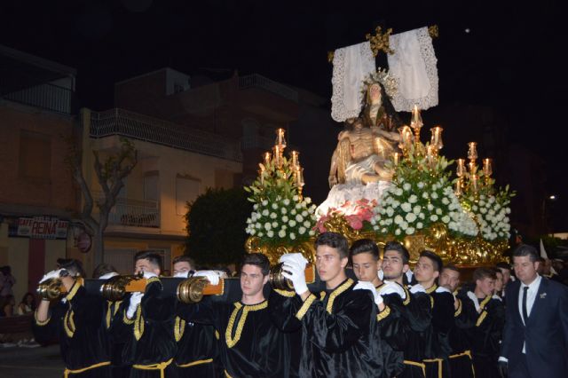 Las ocho cofradías torreñas desfilan en la procesión del Santo Entierro de Cristo