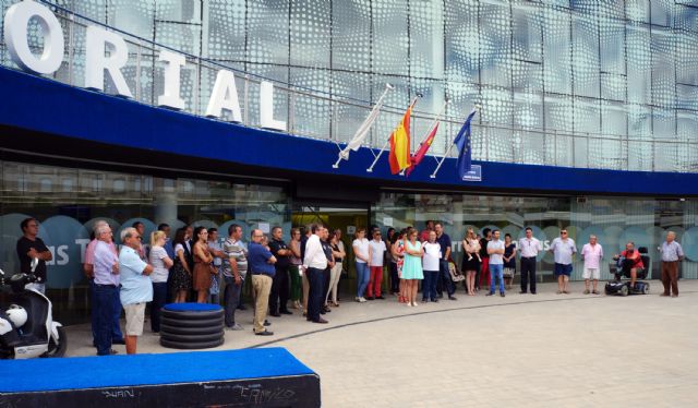 Minuto de silencio en Las Torres de Cotillas en recuerdo de las víctimas del atentado de Niza