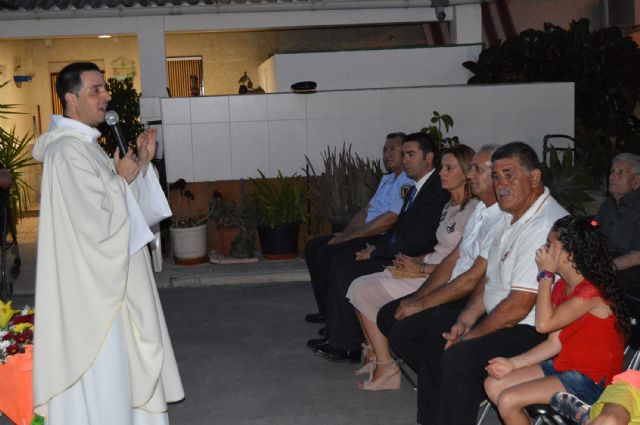 Los vecinos del barrio del Carmen torreño celebraron un año más el santo de su patrona