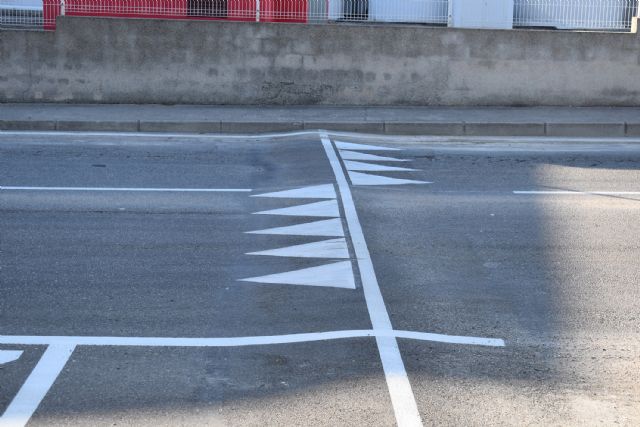 Continúa el repintado de la señalización horizontal en diversas calles del municipio