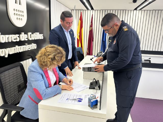 Ocho funcionarios de carrera toman posesión en el Ayuntamiento de Las Torres de Cotillas