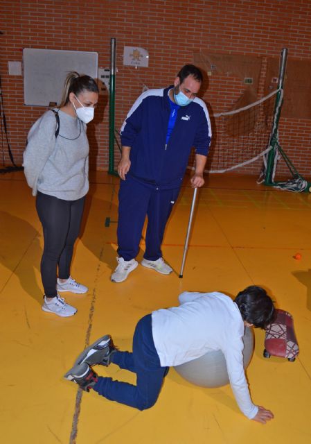 18 personas con diversidad funcional participan en el programa municipal gratuito de deporte adaptado