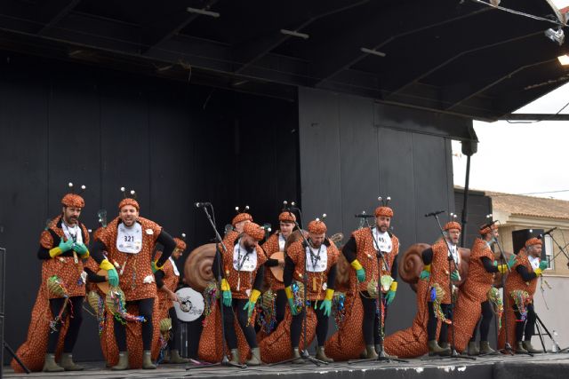 El II Certamen de Chirigotas llena de humor y carnaval el auditorio municipal Juan Ba&ntilde;o