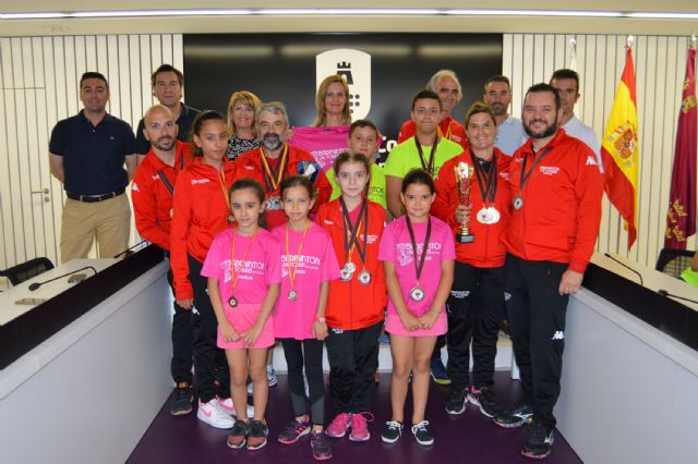 El club 'Bádminton Las Torres', homenajeado por sus 28 medallas en el campeonato regional