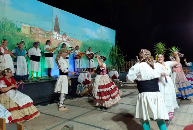 La peña L'Almazara cerró su 34ª Semana Cultural con la muestra nacional de folklore Joaquín Fernández Dólera