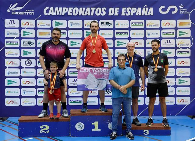Tres títulos para el Bádminton Las Torres en el campeonato de España senior