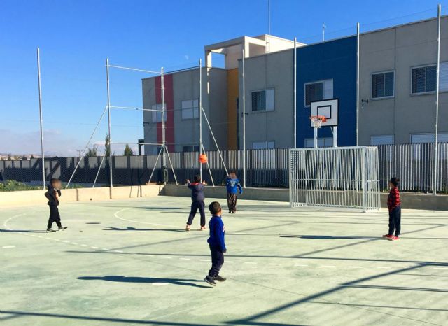 El Ayuntamiento mejora las pistas polideportivas municipales con nuevos equipamientos