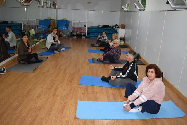 El pilates centra la mañana de 'deporte dominical' en el polideportivo municipal