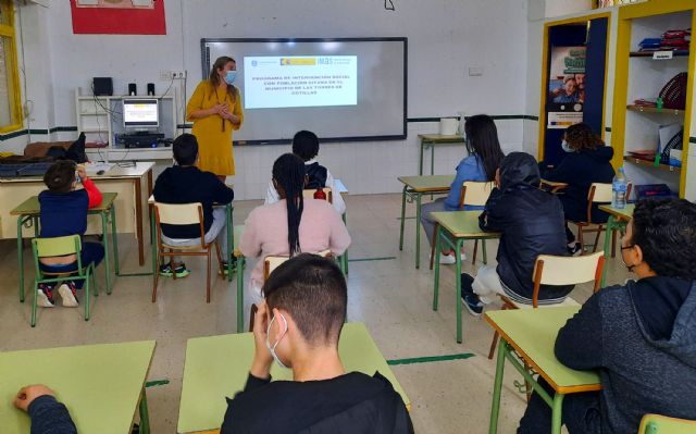 Unos talleres de sensibilización a la diversidad cultural fomentan la empatía entre los escolares torreños