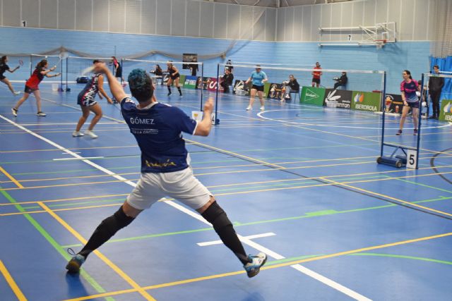 El Bádminton Las Torres brilla en casa en el XI TOP Máster Sénior nacional con 11 medallas, cinco de ellas de oro