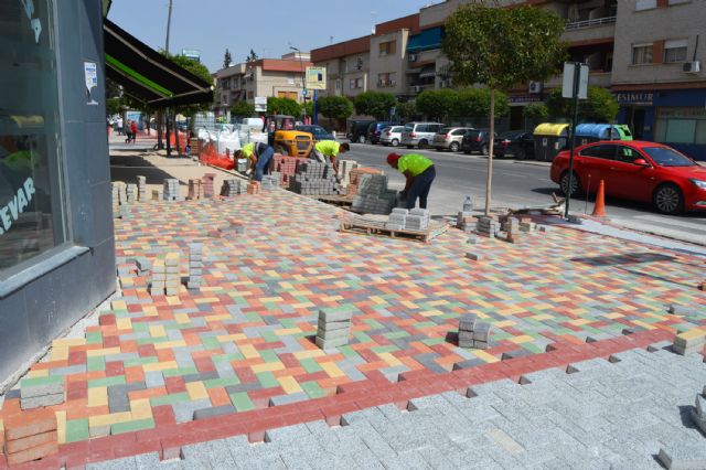 La segunda fase de la adecuación del entorno comercial de Los Vicentes, en marcha