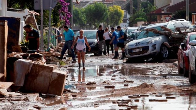 Las cofradías torreñas, con los afectados por las inundaciones de la gota fría en la Región de Murcia