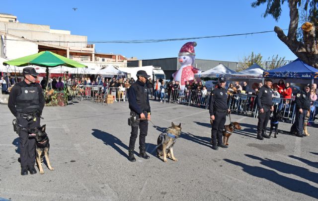 Los agentes de cuatro patas muestran en Las Torres de Cotillas sus destrezas