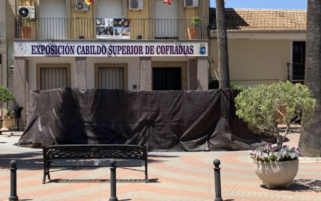 Comienzan las obras de arreglo de las fuentes de las calles Mula y Mayor