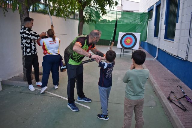 La 'II Active Night' del Divino Maestro vuelve a llenar de deporte y solidaridad el colegio