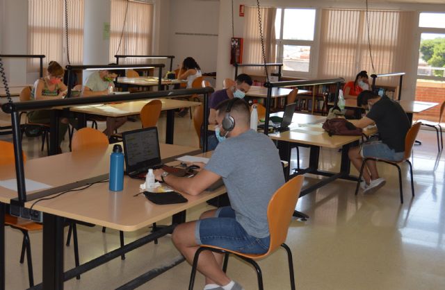 La sala de consulta de la biblioteca municipal, ya a disposición de sus usuarios