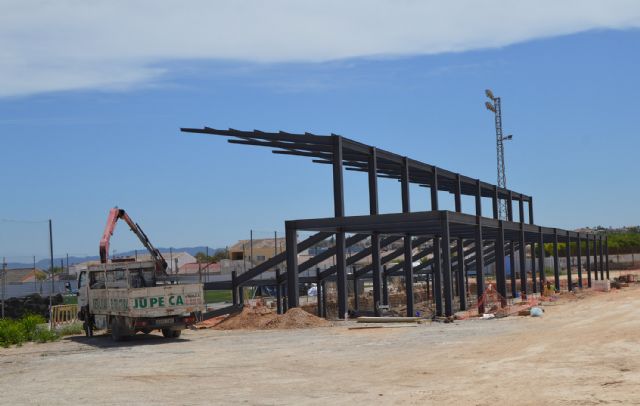 El futuro vestuario-grada del municipal Onofre Fernández Verdú ya tiene su estructura