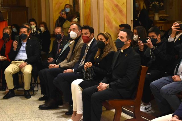 El Santísimo Cristo de la Caída y Nuestra Señora de la Esperanza Macarena, protagonistas del cartel de Semana Santa