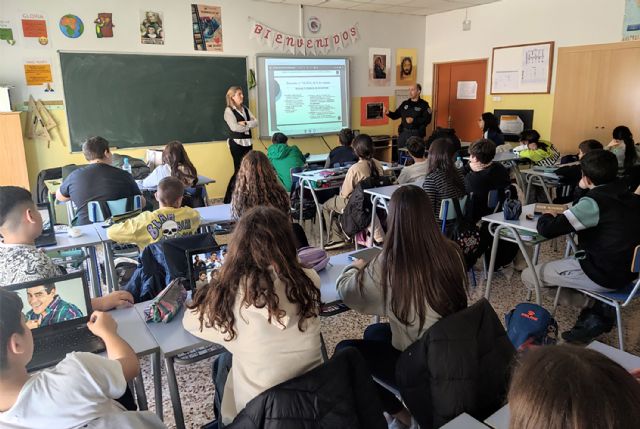 Los centros escolares acogen talleres para concienciar a los menores sobre sus derechosy deberes