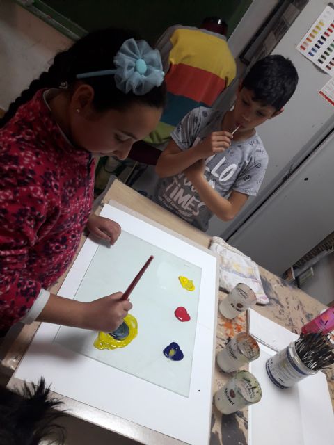 El plan de desarrollo gitano municipal ofrece un taller gratuito de dibujo para niños