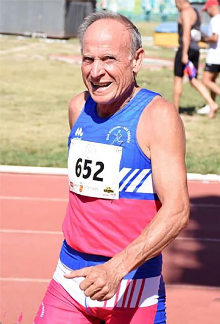 El atleta torreño Ángel Salinas, de nuevo tricampeón en el regional de veteranos