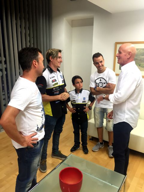 Recepción oficial a los pilotos torreños Carlos Fernández Macanás y José Manuel Zambudio, campeones nacionales de supercross