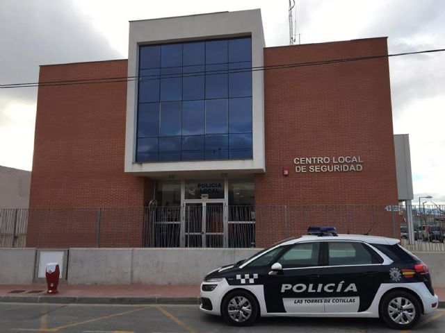 La Policía Local torreña detiene al presunto autor de robos en una veintena de vehículos