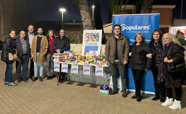 Corazones solidarios en Las Torres de Cotillas a beneficio de Cáritas