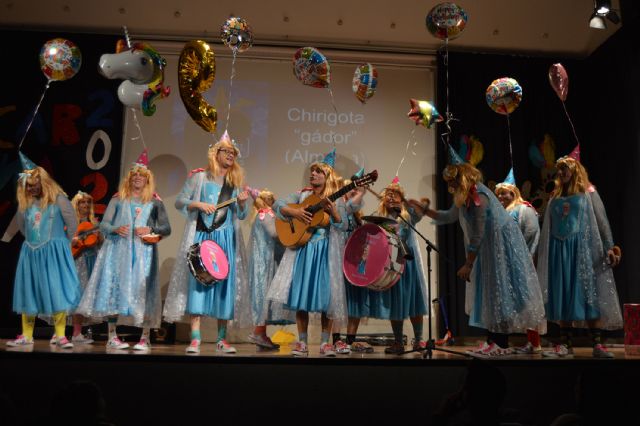 La alegría y el jolgorio de las chirigotas inicia el Carnaval torreño