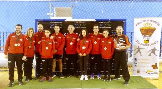 14 oros y 7 platas para Las Torres de Cotillas en los regionales de bádminton de veteranos y de categorías inferiores